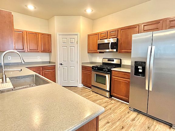 3rd image of 9452 Glendora Valley St