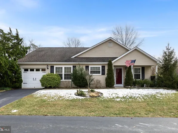 80 Morning Glory Ln, Whiting, NJ 08759