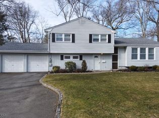 47 Heron Rd, Livingston, NJ 07039