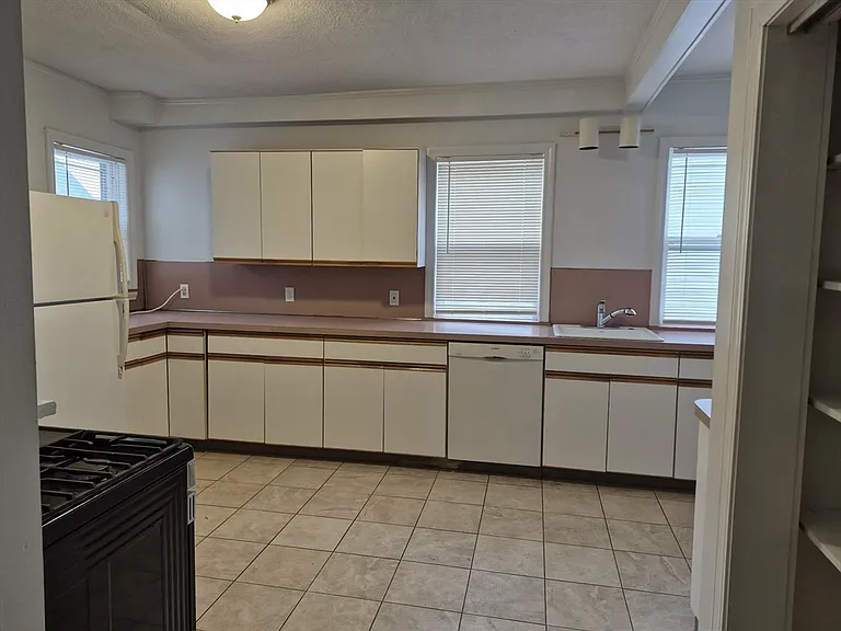 247 Park St #2 — Photo 5