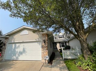 954 Grand View Ln, Aurora, OH 44202