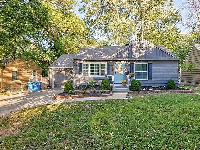 6739 Roe Ave — Photo 6