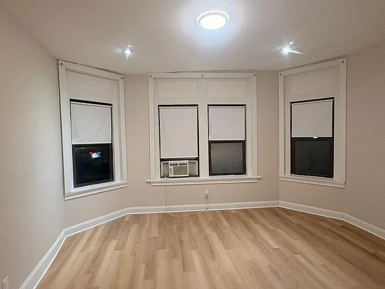 394 Riverway #3 — Photo 4