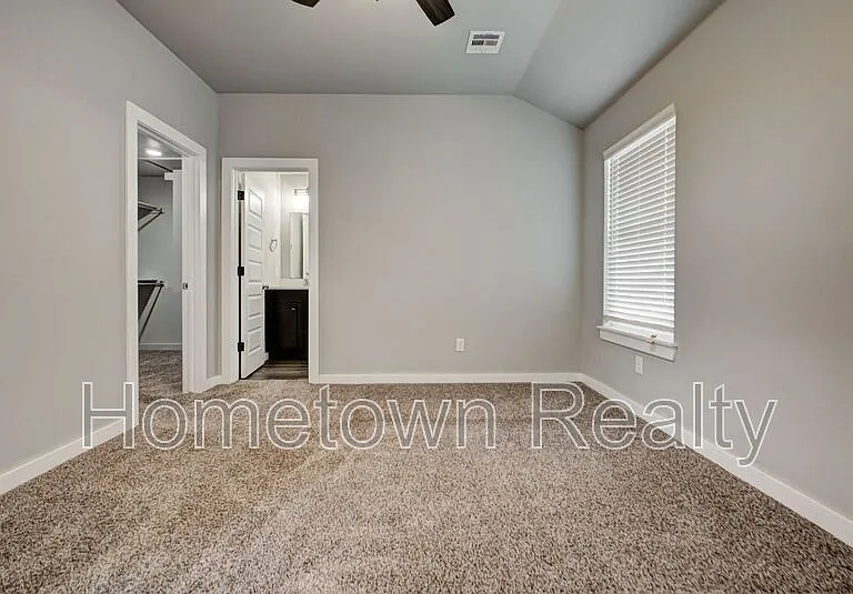 8921 NW 109th Ter — Photo 22