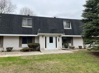 20275 Independence Dr UNIT B, Brookfield, WI 53045