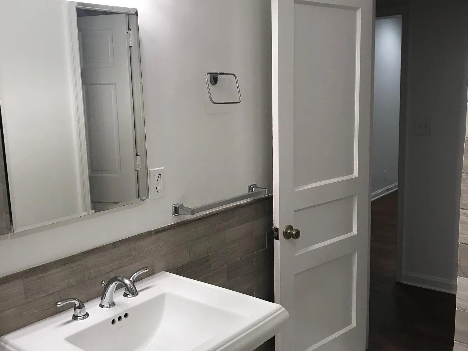 2693 Hartford Dr — Photo 3