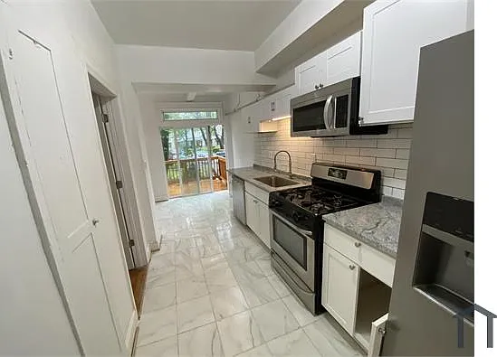 7 bed, 2500 sqft, $7,000 — Photo 2