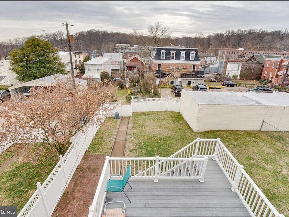 2nd image of 2009 Girard Ave