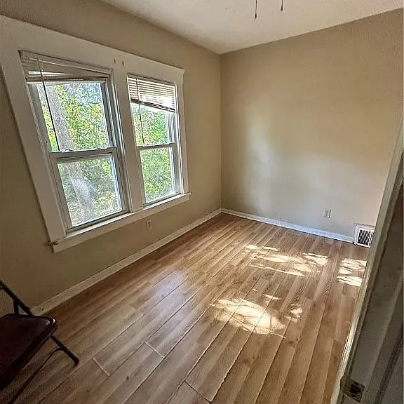 16512 Burnside Ave #1 — Photo 3