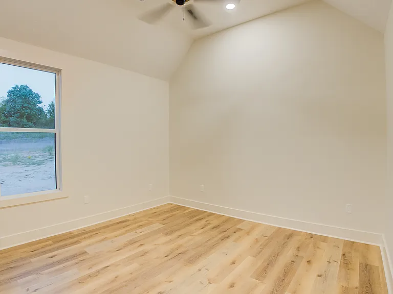 77 Kings Pond Cv — Photo 23