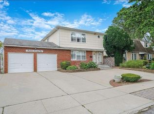 1471 Rosser Ave, Elmont, NY 11003