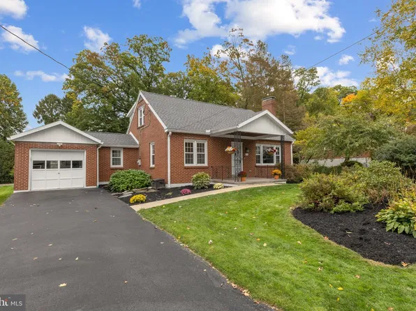 117 Deepwood Dr, Pine Grove Mills, PA 16868