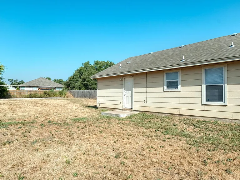 108 Live Oak Cir — Photo 12
