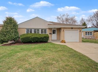 408 S Albert St, Mount Prospect, IL 60056