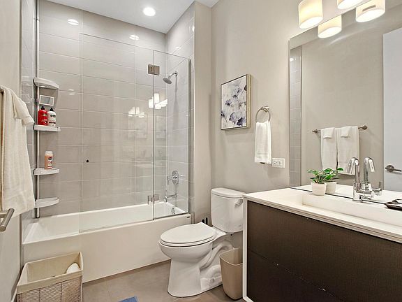 5th image of 943 N Crosby St #208