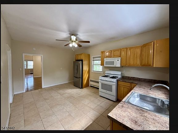 3rd image of 305-307 Sanford Ave #2
