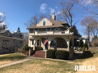 30 Hillcrest Ave, Davenport, IA 52803