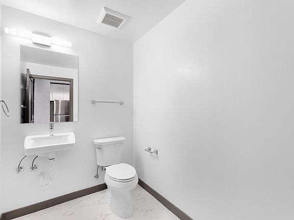 4th image of 642 N Hobart Blvd #402