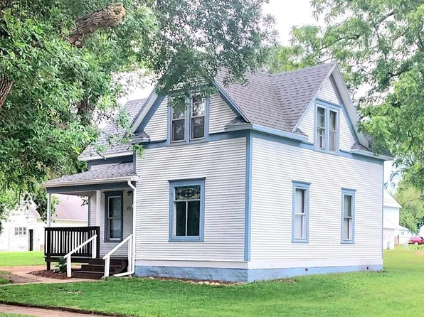 211 S Clark St, Viborg, SD 57070