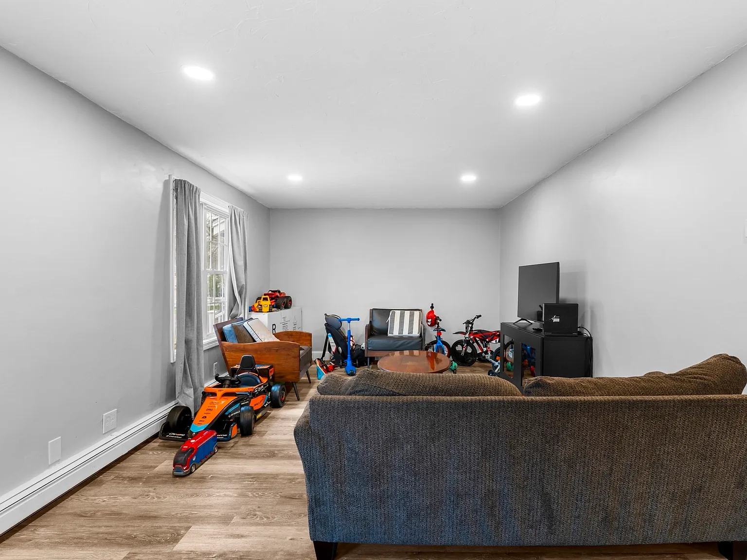 3 bed, 1.5 bath, 1500 sqft, $3,550 — Photo 2