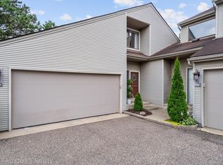 720 Eton Ct, Rochester, MI 48307