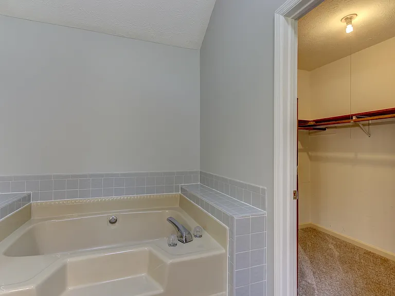 180 Fairfield Cir — Photo 34