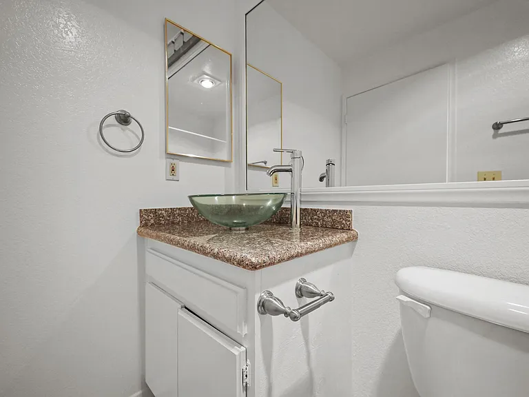 111 S Croft Ave — Photo 23