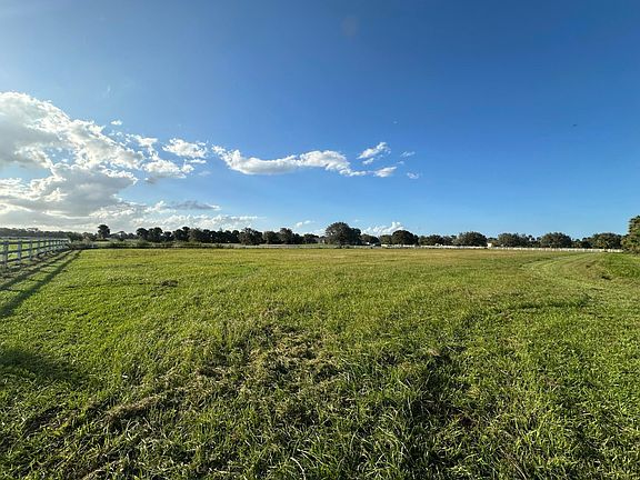 2nd image of 17801 Wagonwheel Lane