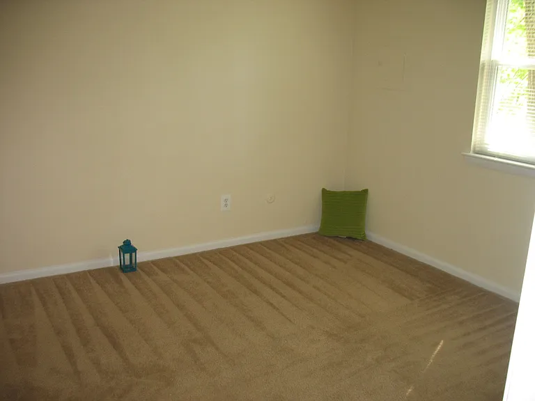 Vantage Apartments — Photo 24