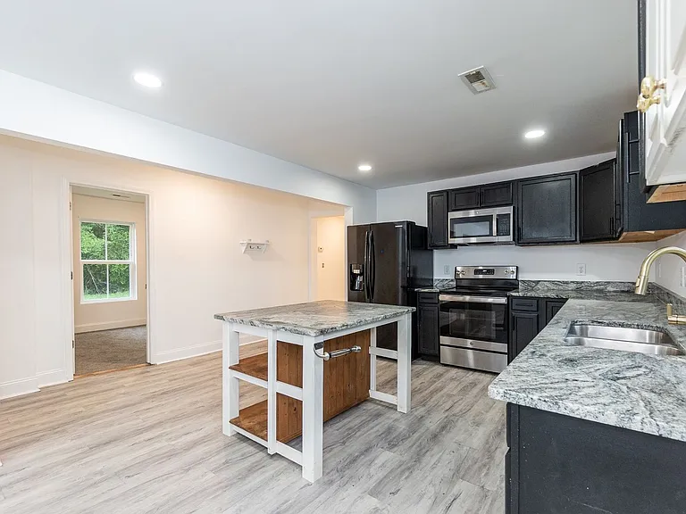 206 Temple Ave — Photo 10