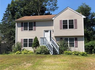 54 Meadowrue Trl, Saunderstown, RI 02874