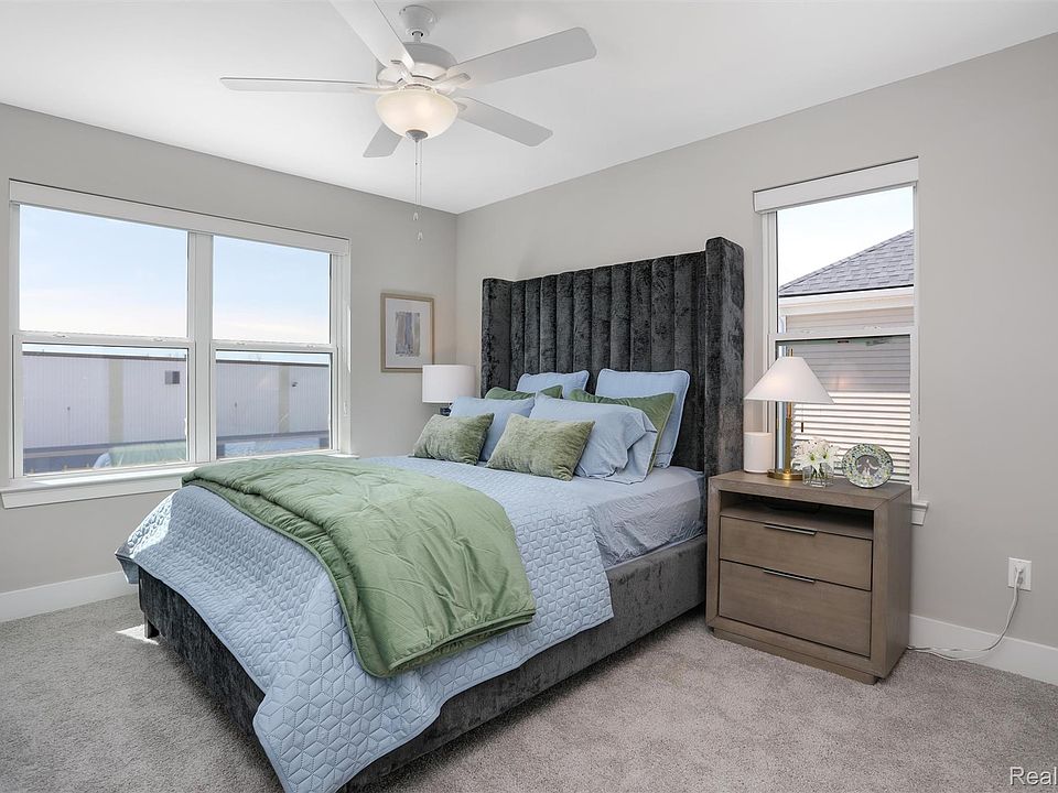 751 Canterbury Ln, photo 25