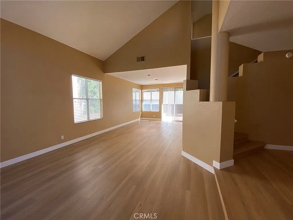 3 bed, 2.5 bath, 2325 sqft, $4,800 — Photo 3