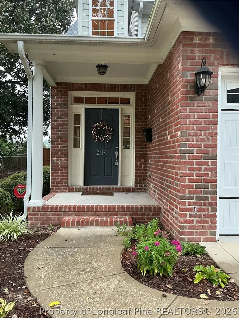 3 bed, 2.5 bath, 2250 sqft, $2,400 — Photo 2