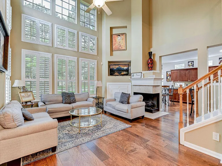 10222 Thornleaf Ln — Photo 5