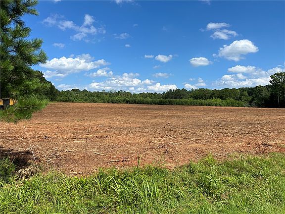 3rd image of 3 Pickens Dr