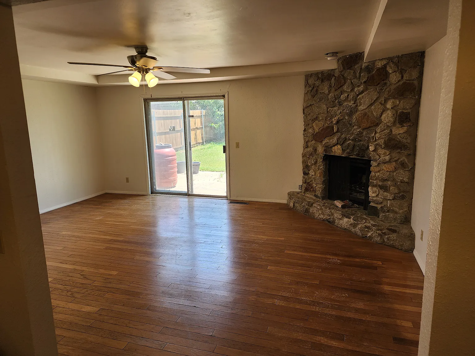 3 bed, 1410 sqft, $1,450 — Photo 2