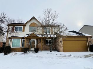 41587 Pheasant Creek Dr, Canton, MI 48188