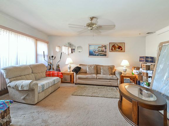 3rd image of 102 Bayberry Ln