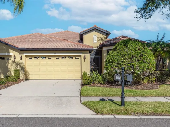 225 Mystic Falls Dr, Apollo Beach, FL 33572