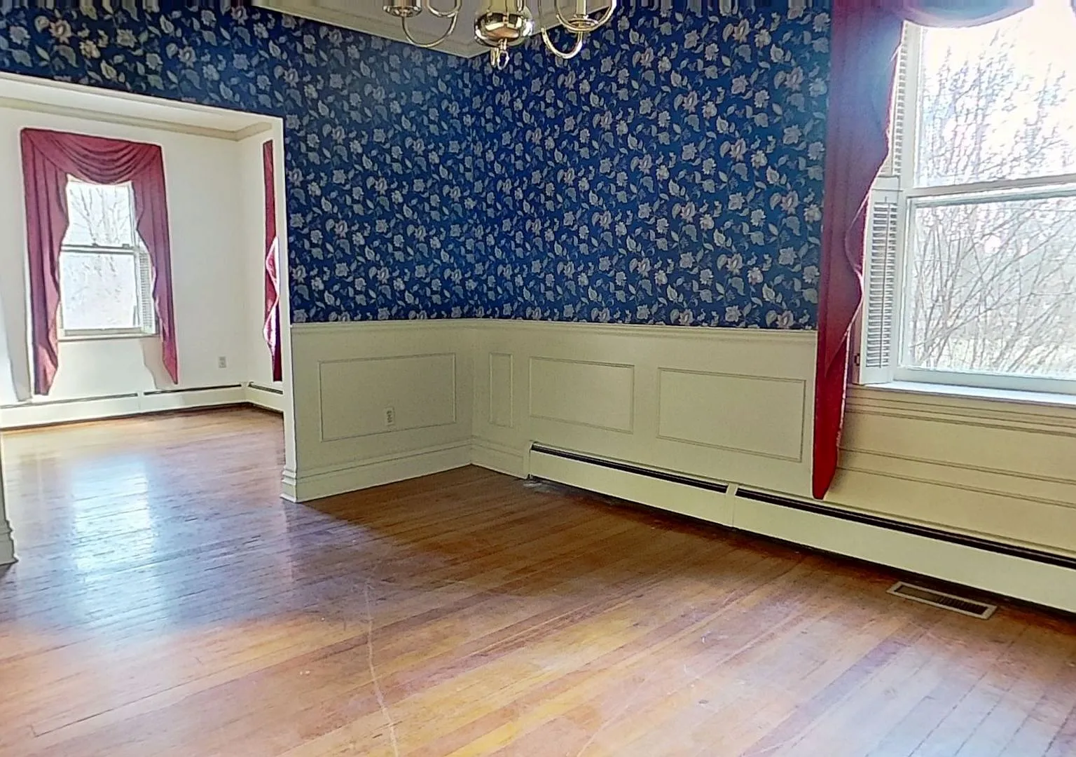 Spacious 5-Bedroom, 3-Story Farmhouse — Photo 4