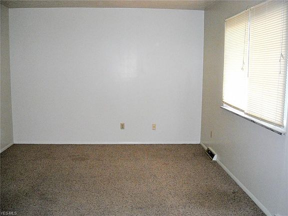 4th image of 4779 & 4783 Hudson Dr