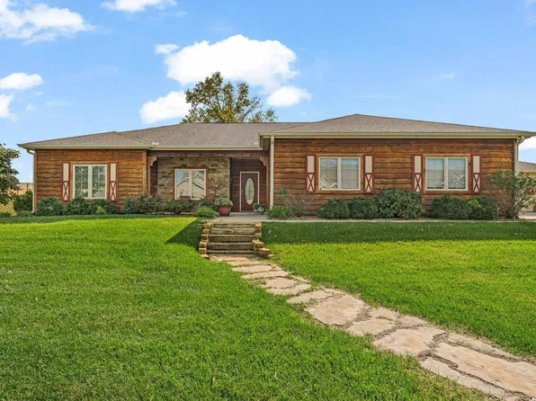 1307 W 13th Ter, Eudora, KS 66025