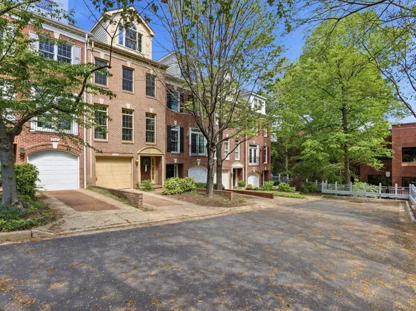 2139 N Pierce Ct, Arlington, VA 22209
