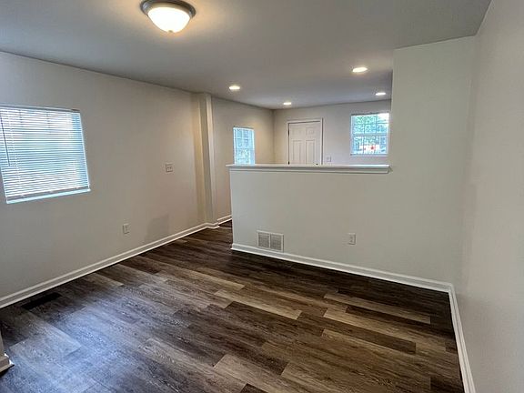 5th image of 360-362 E Hinman Ave