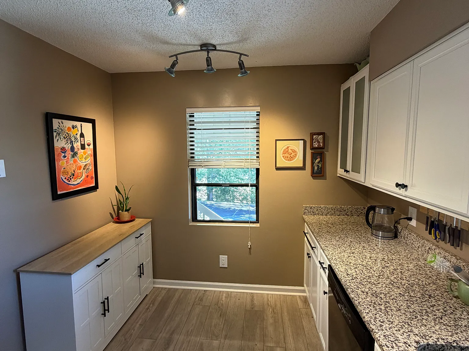 2 bed, 1200 sqft, $1,900 — Photo 4