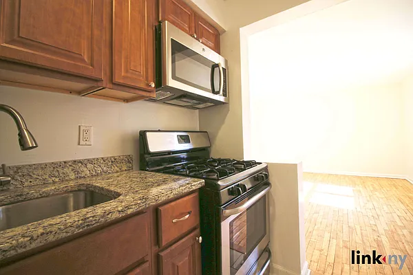 Rented by Link NY Realty | media 7