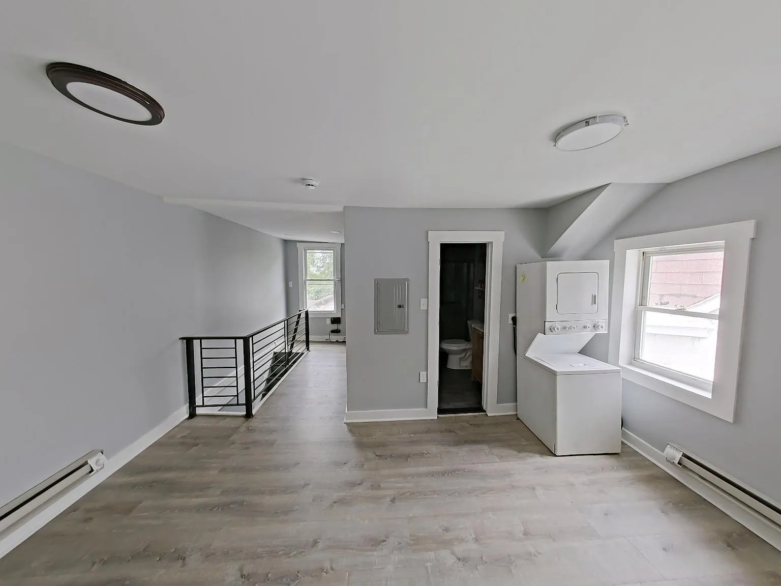 1 bed, 2052 sqft, $1,100 — Photo 2