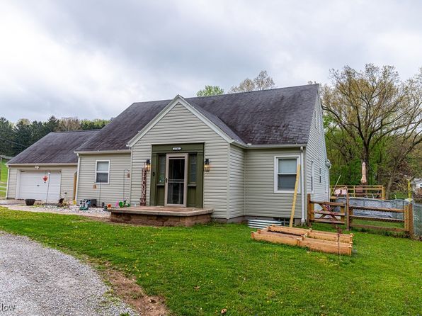 1741 Cambridge Rd, Coshocton, OH 43812