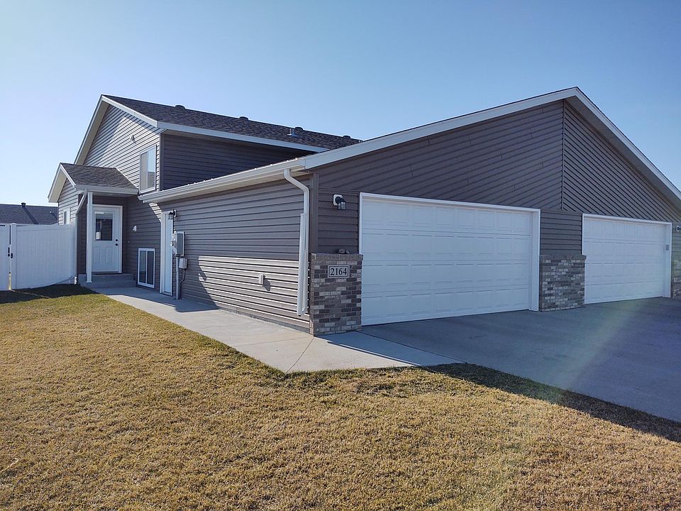 1st image of 2164 Admiral Dr W